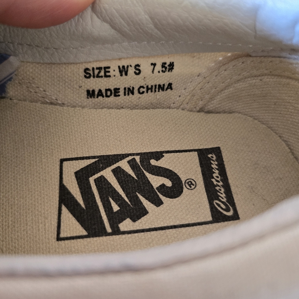 Women's Graphic Slip-On Shoes - Picture 6 of 9